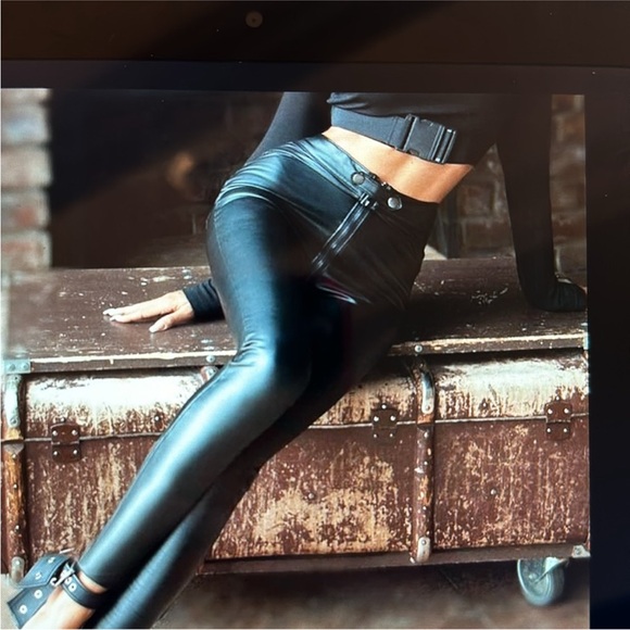 PU Leather Zipper Pocket Design Skinny Pants. - Picture 5 of 5